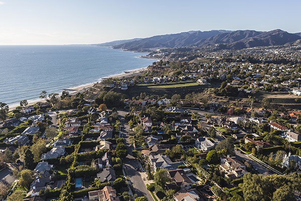 image of a beach side neighboorhood